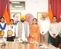 8th Result: ਪੰਜਾਬ ਦੀਆਂ ਧੀਆਂ ਨੇ 'ਸਿੱਖਿਆ ਕ੍ਰਾਂਤੀ' ਵਿੱਚ ਮੋਹਰੀ ਭੂਮਿਕਾ ਨਿਭਾਈ, ਪੰਜਾਬ ਸਕੂਲ ਸਿੱਖਿਆ ਬੋਰਡ ਦੇ ਅੱਠਵੀਂ ਜਮਾਤ ਦੇ ਨਤੀਜਿਆਂ ਵਿੱਚ ਪਹਿਲੇ 20 ਵਿੱਚੋਂ 19 ਸਥਾਨ ਪ੍ਰਾਪਤ ਕੀਤੇ