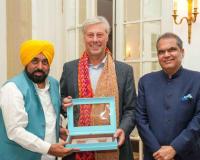 ਮੁੱਖ ਮੰਤਰੀ ਨੇ ਹਾਲੈਂਡ ਦੇ ਮਹਾਨ ਹਾਕੀ ਖਿਡਾਰੀ ਫਲੋਰਿਸ ਜਾਨ ਬੋਵਲੈਂਡਰ ਨਾਲ ਕੀਤੀ ਮੁਲਾਕਾਤ, ਪੰਜਾਬ ਦੇ ਅਥਲੀਟਾਂ ਨੂੰ ਸਿਖਲਾਈ ਦੇਣ ਦਾ ਦਿੱਤਾ ਸੱਦਾ