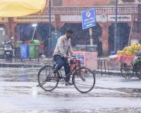 Weather Update: ਰਾਜਸਥਾਨ ’ਚ ਭਾਰੀ ਮੀਂਹ ਤੇ ਗੜੇਮਾਰੀ, ਪਾਰਾ ਡਿੱਗਿਆ