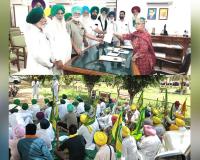 Wheat Procurement Delay: ਕਣਕ ਦੀ ਖਰੀਦ ਸ਼ੁਰੂ ਨਾ ਹੋਣ ਕਾਰਨ ਕਿਸਾਨਾਂ ਨੇ ਸਰਕਾਰ ਨੂੰ ਦੇ ਦਿੱਤੀ ਵੱਡੀ ਚਿਤਾਵਨੀ, ਜਾਣੋ