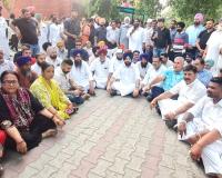 SDM Office Amloh Protest: ਮੰਡੀ ਗੋਬਿੰਦਗੜ੍ਹ ਨਗਰ ਕੌਂਸਲ ਚੋਣਾਂ: ਨਾਮਜ਼ਦਗੀ ਪੱਤਰਾਂ ਦੀ ਸੂਚੀ ਲੇਟ ਕਰਨ ’ਤੇ ਵਿਰੋਧੀ ਧਿਰਾਂ ਦਾ ਐਸਡੀਐਮ ਦਫ਼ਤਰ ਅਮਲੋਹ ਅੱਗੇ ਧਰਨਾ