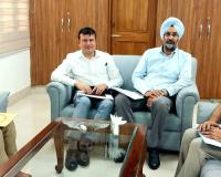 Election Observer Meeting: ਚੋਣ ਅਬਜ਼ਰਵਰ ਵੱਲੋਂ ਜ਼ਿਲ੍ਹਾ ਚੋਣ ਅਫਸਰ, ਐਸਐਸਪੀ ਤੇ ਏਡੀਸੀ ਨਾਲ ਅਹਿਮ ਮੀਟਿੰਗ
