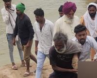 Faridkot News: ਰਾਜਸਥਾਨ ਨਹਿਰ ’ਚ ਡੁੱਬਦੀ ਔਰਤ ਨੂੰ ਡੇਰਾ ਸ਼ਰਧਾਲੂਆਂ ਨੇ ਬਾਹਰ ਕੱਢ ਬਚਾਈ ਜਾਨ