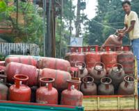 LPG Gas Update: ਗੈਸ ਸਿਲੰਡਰ ਦੀਆਂ ਕੀਮਤਾਂ 'ਚ ਰਿਕਾਰਡ ਤੋੜ ਵਾਧਾ, ਕਾਰੋਬਾਰੀਆਂ ਨੂੰ ਵੱਡਾ ਝਟਕਾ!
