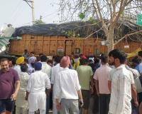 Malout News: ਲੇਬਰ ਚੌਂਕ 'ਚ ਬੇਕਾਬੂ ਟਰੱਕ ਨੇ ਦੋ ਨੂੰ ਦਰੜਿਆ, ਇਕ ਗੰਭੀਰ ਜ਼ਖਮੀ