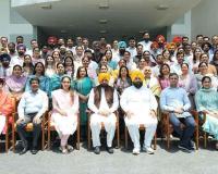 Punjab Education: ਪੰਜਾਬ ਦੇ ਸਰਕਾਰੀ ਸਕੂਲਾਂ ਦੇ 72 ਅਧਿਆਪਕਾਂ ਦਾ ਵਫ਼ਦ ਸਿਖਲਾਈ ਲਈ ਫਿਨਲੈਂਡ ਰਵਾਨਾ, ਭਗਵੰਤ ਮਾਨ ਸਰਕਾਰ ਦੀ ‘ਸਿੱਖਿਆ ਕ੍ਰਾਂਤੀ’ ਨੂੰ ਹੋਰ ਮਜ਼ਬੂਤੀ ਮਿਲੇਗੀ