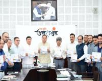 Dehradun News: ਮੁੱਖ ਮੰਤਰੀ ਨੇ ‘ਸੂਰਜੀ ਜਾਗਰੂਕਤਾ ਪੁਸਤਕ’ ਦਾ  ਕੀਤਾ ਉਦਘਾਟਨ, ਇਸ ਨੂੰ ਹਰੇ ਭਵਿੱਖ ਵੱਲ ਇੱਕ ਵੱਡਾ ਕਦਮ ਦੱਸਿਆ