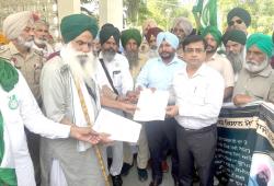 Farmer News: ਭਾਰਤ-ਅਮਰੀਕਾ ਵਪਾਰ ਸਮਝੌਤਾ- ਕਿਸਾਨਾਂ ਨੇ ਖੇਤੀ ਸੈਕਟਰ ਨੂੰ ਬਾਹਰ ਰੱਖਣ ਦੀ ਕੀਤੀ ਮੰਗ, ਰਾਸ਼ਟਰਪਤੀ ਦੇ ਨਾਮ ਸੌਂਪਿਆ ਮੰਗ-ਪੱਤਰ