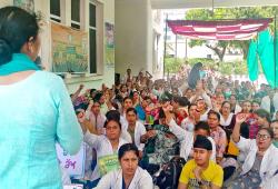 Health Workers Protest: ਐਸਮਾ ਐਕਟ ਦਾ ਵੀ ਨਹੀਂ ਰਿਹਾ ਡਰ, ਨਰਸਾਂ ਦੀ ਹੜਤਾਲ ਜਾਰੀ