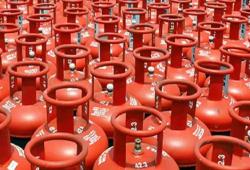 LPG Crisis: ਦਿੱਲੀ ’ਚ ਗੋਦਾਮਾਂ ਤੋਂ ਵਿਕਰੀ ’ਤੇ ਸਖਤ ਪਾਬੰਦੀ