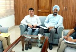 Election Observer Meeting: ਚੋਣ ਅਬਜ਼ਰਵਰ ਵੱਲੋਂ ਜ਼ਿਲ੍ਹਾ ਚੋਣ ਅਫਸਰ, ਐਸਐਸਪੀ ਤੇ ਏਡੀਸੀ ਨਾਲ ਅਹਿਮ ਮੀਟਿੰਗ