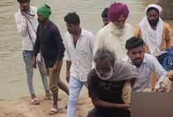 Faridkot News: ਰਾਜਸਥਾਨ ਨਹਿਰ ’ਚ ਡੁੱਬਦੀ ਔਰਤ ਨੂੰ ਡੇਰਾ ਸ਼ਰਧਾਲੂਆਂ ਨੇ ਬਾਹਰ ਕੱਢ ਬਚਾਈ ਜਾਨ