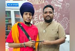 Honesty: ਸੱਚੇ ਨਿਮਰ ਸੇਵਾਦਾਰ ਰਾਹੁਲ ਇੰਸਾਂ ਨੇ ਸੜਕ ’ਤੇ ਡਿੱਗਿਆ ਮੋਬਾਇਲ ਵਾਪਸ ਕਰ ਦਿਖਾਈ ਇਮਾਨਦਾਰੀ