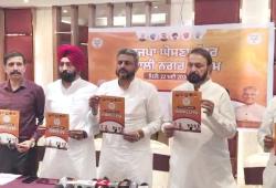 Mohali Political News: ਮੁਹਾਲੀ ਨਗਰ ਨਿਗਮ ਚੋਣਾਂ: ਭਾਜਪਾ ਨੇ ਚੋਣ ਮਨੋਰਥ ਪੱਤਰ ਕੀਤਾ ਜਾਰੀ
