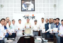 Dehradun News: ਮੁੱਖ ਮੰਤਰੀ ਨੇ ‘ਸੂਰਜੀ ਜਾਗਰੂਕਤਾ ਪੁਸਤਕ’ ਦਾ  ਕੀਤਾ ਉਦਘਾਟਨ, ਇਸ ਨੂੰ ਹਰੇ ਭਵਿੱਖ ਵੱਲ ਇੱਕ ਵੱਡਾ ਕਦਮ ਦੱਸਿਆ