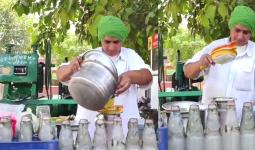 Women Empowerment Success Story: ਪਿਤਾ ਤੇ ਭਰਾ ਦੀ ਮੌਤ ਤੋਂ ਬਾਅਦ 30 ਸਾਲਾ ਹੁਸਨ ਕੌਰ ਗੰਨੇ ਦਾ ਰਸ ਵੇਚ ਕੇ ਕਰ ਰਹੀ ਹੈ ਬਿਮਾਰ ਮਾਂ ਦਾ ਇਲਾਜ