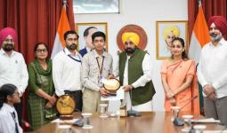 Punjab Education: ਭਗਵੰਤ ਮਾਨ ਸਰਕਾਰ ਦੀ 'ਸਿੱਖਿਆ ਕ੍ਰਾਂਤੀ' ਨੇ ਲਿਆਂਦੀ ਇਤਿਹਾਸਕ ਤਬਦੀਲੀ, ਦਸਵੀਂ ਜਮਾਤ ਦੇ ਬੋਰਡ ਨਤੀਜਿਆਂ ਵਿੱਚ ਕੁੜੀਆਂ ਨੇ ਪਹਿਲੇ 3 ਵਿੱਚੋਂ 2 ਸਥਾਨ ਕੀਤੇ ਹਾਸਲ