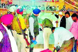 ਲੁਧਿਆਣਾ ਨੇੜੇ ਫੌਜੀ ਵਰਦੀਆਂ ਨਾਲ ਭਰੇ ਦੋ ਬੈਗ ਬਰਾਮਦ ਹੋਏ