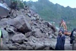 ਊਧਮਪੁਰ-ਰਾਮਬਨ ‘ਚ ਜ਼ਮੀਨ ਖਿਸਕੀ, ਰੋਕੀ ਅਮਰਨਾਥ ਯਾਤਰਾ