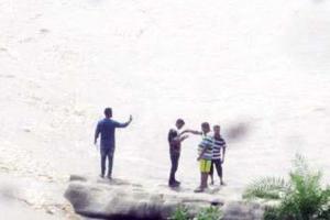 ਟਰੈਕਟਰ ਬਿਆਸ ‘ਚ ਰੁੜ੍ਹਿਆ, ਡਰਾਈਵਰ ‘ਤੇ ਮਜ਼ਦੂਰ ਵਾਲ-ਵਾਲ ਬਚੇ