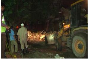 ਨਵੀਂ ਦਿੱਲੀ: ਲੱਛਮੀ ਨਗਰ ਇਲਾਕੇ ਵਿੱਚ ਤਿੰਨ ਮੰਜ਼ਿਲਾ ਇਮਾਰਤ ਡਿੱਗੀ