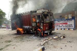 ਪ੍ਰੇਸ਼ਾਨ ਮਾਲਕ ਨੇ ਆਪਣੇ ਟਰੱਕ ਨੂੰ ਲਾਈ ਅੱਗ