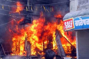 ਮਲੋਟ ‘ਚ ਚਾਰ ਮੰਜਿ਼ਲਾ ਦੁਕਾਨ ਨੂੰ ਲੱਗੀ ਭਿਆਨਕ ਅੱਗ, ਲੱਖਾਂ ਦਾ ਨੁਕਸਾਨ