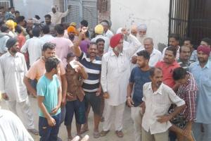 ਰਸੋਈ ਗੈਸ ਨਾ ਮਿਲਣ ਕਾਰਨ ਖਪਤਕਾਰਾਂ ਵੱਲੋਂ ਧਰਨਾ