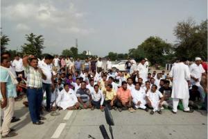 ਆੜ੍ਹਤੀਏ ਖਿਲਾਫ਼ ਪਰਚਾ ਰੱਦ ਕਰਵਾਉਣ ਲਈ ਵਪਾਰੀਆਂ ਕੀਤਾ ਚੱਕਾ ਜਾਮ