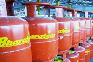 ਹੁਣ ਰਸੋਈ ਗੈਸ ਰਿਫਲ ਕਿਸ਼ਤਾਂ ‘ਤੇ ਦੇਣ ਦੀ ਤਿਆਰੀ