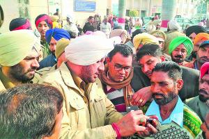 ਪੰਜ ਖਿਲਾਫ਼ ਮਾਮਲਾ ਦਰਜ ਹੋਣ ‘ਤੇ ਪਰਿਵਾਰ ਨੇ ਕੀਤਾ ਅੰਤਿਮ ਸੰਸਕਾਰ