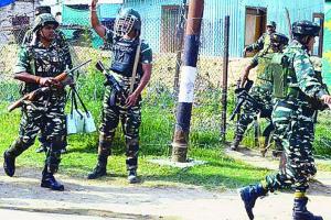 ਸ੍ਰੀਨਗਰ ਮੁਕਾਬਲਾ : ਤਿੰਨ ਅੱਤਵਾਦੀ ਢੇਰ, ਚਾਰ ਜਵਾਨ ਜ਼ਖਮੀ