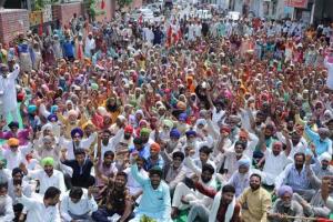 ਰਿਜ਼ਰਵ ਕੋਟੇ ਦੀ ਜ਼ਮੀਨਾਂ ਠੇਕੇ ਤੇ ਲੈਣ ਲਈ ਡੀਸੀ ਦਫ਼ਤਰ ਮੂਹਰੇ ਜ਼ੋਰਦਾਰ ਰੋਸ ਧਰਨਾ