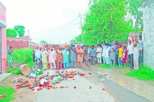 ਅਬਾਦੀ ‘ਚ ਖੁੱਲ੍ਹੇ ਸ਼ਰਾਬ ਦੇ ਠੇਕੇ ਨੂੰ ਔਰਤਾਂ ਨੇ ਕੀਤਾ ਖੇਰੂੰ-ਖੇਰੂੰ