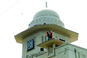 ਮੰਗਾਂ ਖਾਤਰ ਦੋ ਨਰਸਾਂ ਮੈਡੀਕਲ ਕਾਲਜ ਦੀ ਛੱਤ ‘ਤੇ ਚੜ੍ਹੀਆਂ