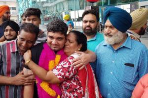 ਮੌਤ ਨਾਲ ਲੁਕਣ-ਮਿਚੀ ਖੇਡਣ ਵਾਲਾ ਸੰਦੀਪ ਕਈ ਵਰਿਆ ਬਾਅਦ ਪੁੱਜਾ ਵਤਨ