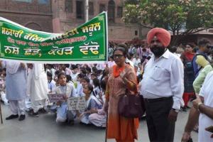 ਅੰਮ੍ਰਿਤਸਰ ਜਿਲੇ ਦੇ ਸਕੂਲਾਂ ‘ਚ ਕਰਵਾਇਆ ਯੋਗਾ