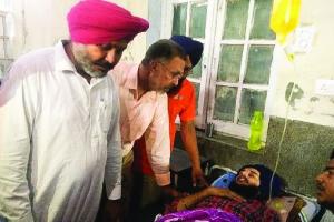 ਆਮ ਆਦਮੀ ਪਾਰਟੀ ਦੇ ਆਗੂਆਂ ਨੇ ਰਜਿੰਦਰਾ ਹਸਪਤਾਲ ਵਿਖੇ ਪਤਾ ਲੈਣ ਮੌਕੇ ਵੀ ਵਜਾਈ ਆਪੋ-ਆਪਣੀ ਡਫਲੀ