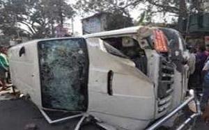 ਜੋਨਪੁਰ ਸੜਕ ਹਾਦਸੇ ‘ਚ ਤਿੰਨ ਔਰਤਾਂ ਸਮੇਤ ਪੰਜ ਸ਼ਰਧਾਂਲੂਆਂ ਦੀ ਮੌਤ, ਸੱਤ ਜਖਮੀ