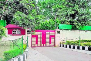 ਬੰਗਲਿਆਂ ‘ਚ ਨਵਾਬੀ ਠਾਠ ਨਾਲ ਰਹਿੰਦੇ ਨੇ ਡਿਪਟੀ ਕਮਿਸ਼ਨਰ