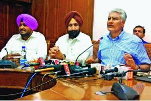 ਅੰਬਾਨੀ ਨੇ ਭੇਜਿਆ ਨੋਟਿਸ, ਸੁਨੀਲ ਜਾਖੜ ਨੇ ਜਹਾਜ਼ ਬਣਾ ਉਡਾਇਆ