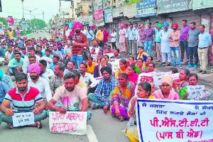 ਮੁੱਖ ਮੰਤਰੀ ਦੇ ਸ਼ਹਿਰ ‘ਚ ਗੂੰਜੇ ਬੇਰੁਜ਼ਗਾਰ ਅਧਿਆਪਕਾਂ ਦੇ ਨਾਅਰੇ 