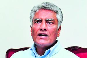 ਜਾਖੜ ਦੇ ਆਦੇਸ਼ਾਂ ਤੋਂ ਛਿੜਿਆ ਵਿਵਾਦ, ਕਿਵੇਂ ਸਿਆਸੀ ਲੋਕ ਦੇਣਗੇ ਅਧਿਕਾਰੀਆਂ ਨੂੰ ਆਦੇਸ਼