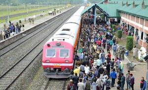 ਕਸ਼ਮੀਰ ‘ਚ ਰੇਲ ਸੇਵਾ ਦੂਜੇ ਦਿਨ ਵੀ ਰੱਦ