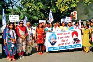 ਮੀ ਟੂ: ਆਪ ਦੇ ਮਹਿਲਾ ਵਿੰਗ ਨੇ ਮੁੱਖ ਦਫ਼ਤਰ ਨੇੜੇ ਦਿੱਤਾ ਧਰਨਾ