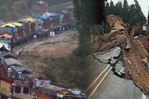 ਜ਼ਮੀਨ ਖਿਸਕਣ ਨਾਲ ਕਸ਼ਮੀਰ ਰਾਜਮਾਰਗ ਬੰਦ