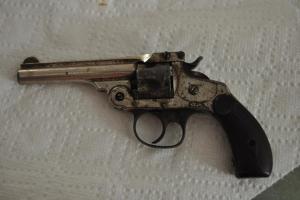 ਮੇਰਠ ‘ਚ ਨਜਾਇਜ਼ ਹਥਿਆਰਾਂ ਦੇ ਕਾਰਖਾਨੇ ‘ਚੋਂ 84 ਪਿਸਤੌਲ ਬਰਾਮਦ