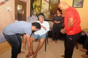 ਬਚਪਨ ਦੇ ਕੋਚ ਅਚਰੇਕਰ ਦੇ ਆਸ਼ੀਰਵਾਦ ਲਈ ਪਹੁੰਚੇ ਸਚਿਨ ਅਤੇ ਕਾਂਬਲੀ