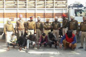 ਹਥਿਆਰਾਂ ਦੇ ਬਲ ‘ਤੇ ਲੁੱਟਿਆ ਬਾਸਮਤੀ ਦਾ ਭਰਿਆ ਕੈਂਟਰ ਪੁਲਿਸ ਨੇ ਕੀਤਾ ਬਰਾਮਦ