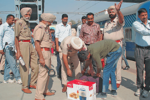 ਰੇਲਵੇ ਸਟੇਸ਼ਨ ਦੀ ਚੈਕਿੰਗ ਦੌਰਾਨ ਸ਼ੱਕੀ ਬੰਦੇ ਕੋਲੋਂ ਫੌਜ ਦੀ ਵਰਦੀ ਬਰਾਮਦ